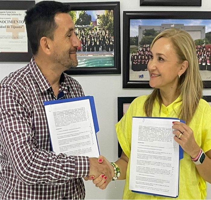 Firma de convenio con UDT